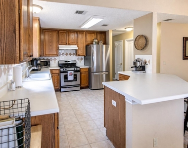12900 Medina River Way - Photo Thumbnail 4