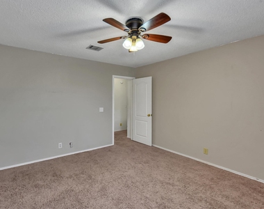 12900 Medina River Way - Photo Thumbnail 33