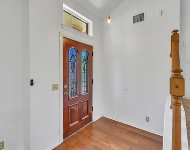 12900 Medina River Way - Photo Thumbnail 3