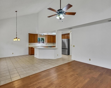 12900 Medina River Way - Photo Thumbnail 13