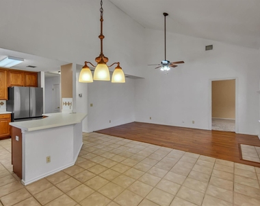 12900 Medina River Way - Photo Thumbnail 15