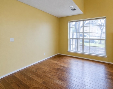12900 Medina River Way - Photo Thumbnail 8