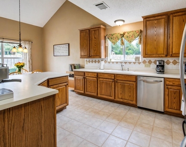 12900 Medina River Way - Photo Thumbnail 3