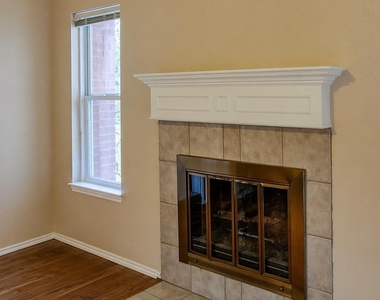 12900 Medina River Way - Photo Thumbnail 9