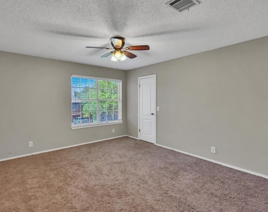 12900 Medina River Way - Photo Thumbnail 35