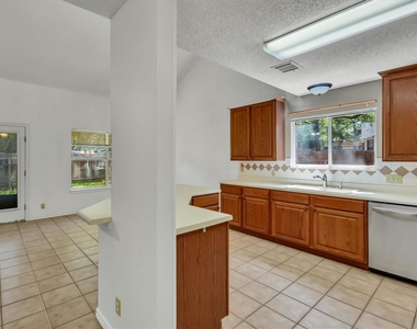 12900 Medina River Way - Photo Thumbnail 18