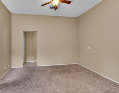 12900 Medina River Way - Photo Thumbnail 8