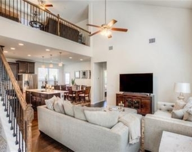 3240 E Whitestone Blvd - Photo Thumbnail 7