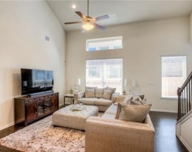 3240 E Whitestone Blvd - Photo Thumbnail 4