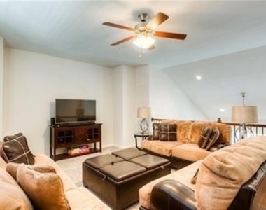3240 E Whitestone Blvd - Photo Thumbnail 10