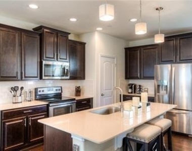 3240 E Whitestone Blvd - Photo Thumbnail 2