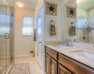 3240 E Whitestone Blvd - Photo Thumbnail 3