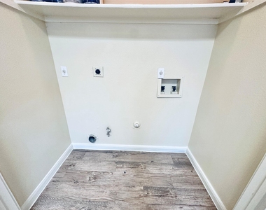2873 Southampton Way - Photo Thumbnail 19