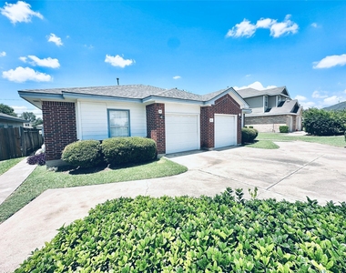 2873 Southampton Way - Photo Thumbnail 2