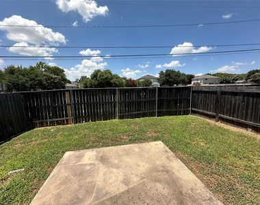 2873 Southampton Way - Photo Thumbnail 4