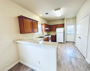 2873 Southampton Way - Photo Thumbnail 9