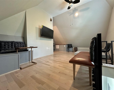 914 E 39th St - Photo Thumbnail 14