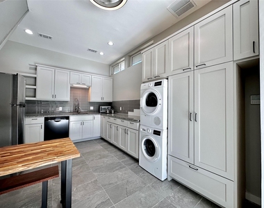 914 E 39th St - Photo Thumbnail 5
