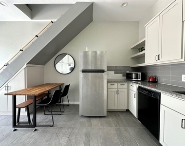 914 E 39th St - Photo Thumbnail 6