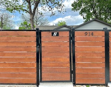 914 E 39th St - Photo Thumbnail 32