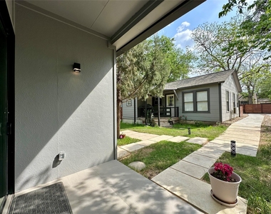 914 E 39th St - Photo Thumbnail 2