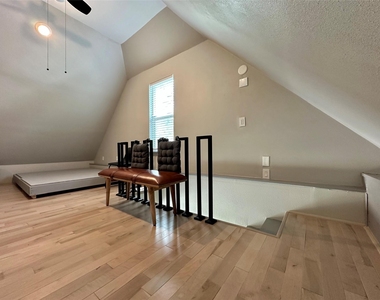 914 E 39th St - Photo Thumbnail 15