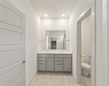 237 Ashford St - Photo Thumbnail 16