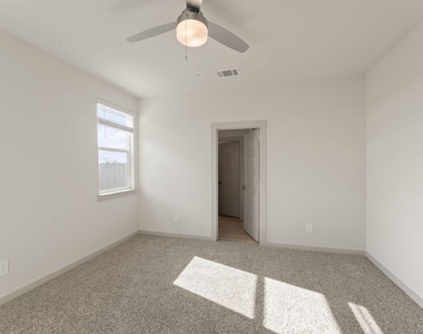 237 Ashford St - Photo Thumbnail 15