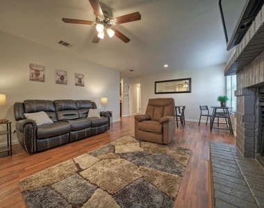 1004 Hyridge St - Photo Thumbnail 7