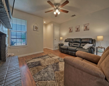 1004 Hyridge St - Photo Thumbnail 8