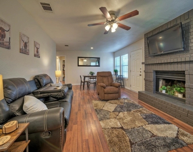 1004 Hyridge St - Photo Thumbnail 6