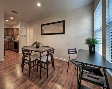 1004 Hyridge St - Photo Thumbnail 11