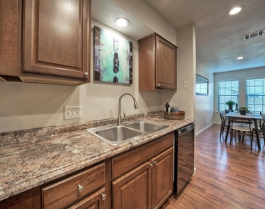 1004 Hyridge St - Photo Thumbnail 14