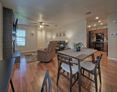 1004 Hyridge St - Photo Thumbnail 12