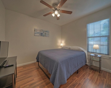 1004 Hyridge St - Photo Thumbnail 1