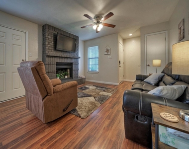1004 Hyridge St - Photo Thumbnail 9