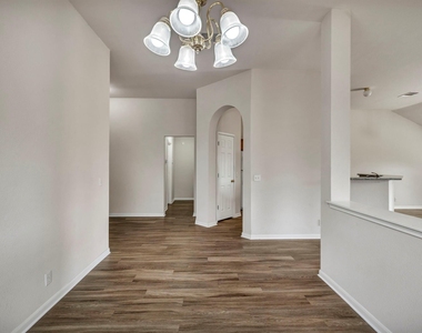 216 Meadowside Dr - Photo Thumbnail 17