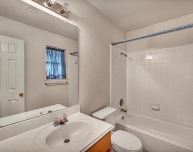 216 Meadowside Dr - Photo Thumbnail 6