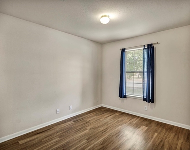 216 Meadowside Dr - Photo Thumbnail 8