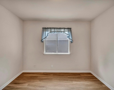 216 Meadowside Dr - Photo Thumbnail 12