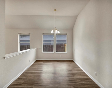 216 Meadowside Dr - Photo Thumbnail 15
