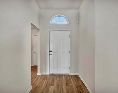 216 Meadowside Dr - Photo Thumbnail 4