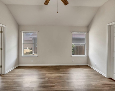 216 Meadowside Dr - Photo Thumbnail 31