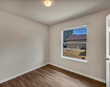 216 Meadowside Dr - Photo Thumbnail 35