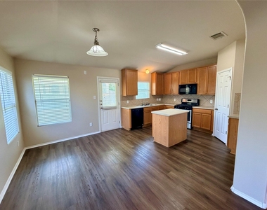 516 W South St - Photo Thumbnail 3