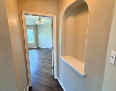 516 W South St - Photo Thumbnail 8