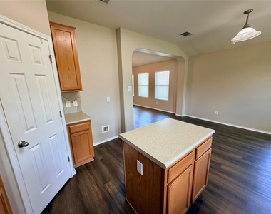 516 W South St - Photo Thumbnail 6