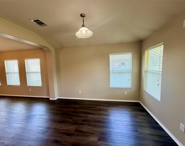516 W South St - Photo Thumbnail 7