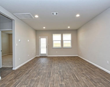 610 Roaring Fork Ln - Photo Thumbnail 5