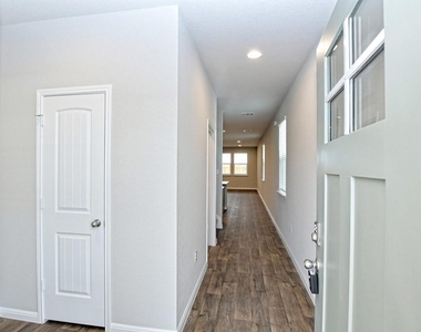 610 Roaring Fork Ln - Photo Thumbnail 10
